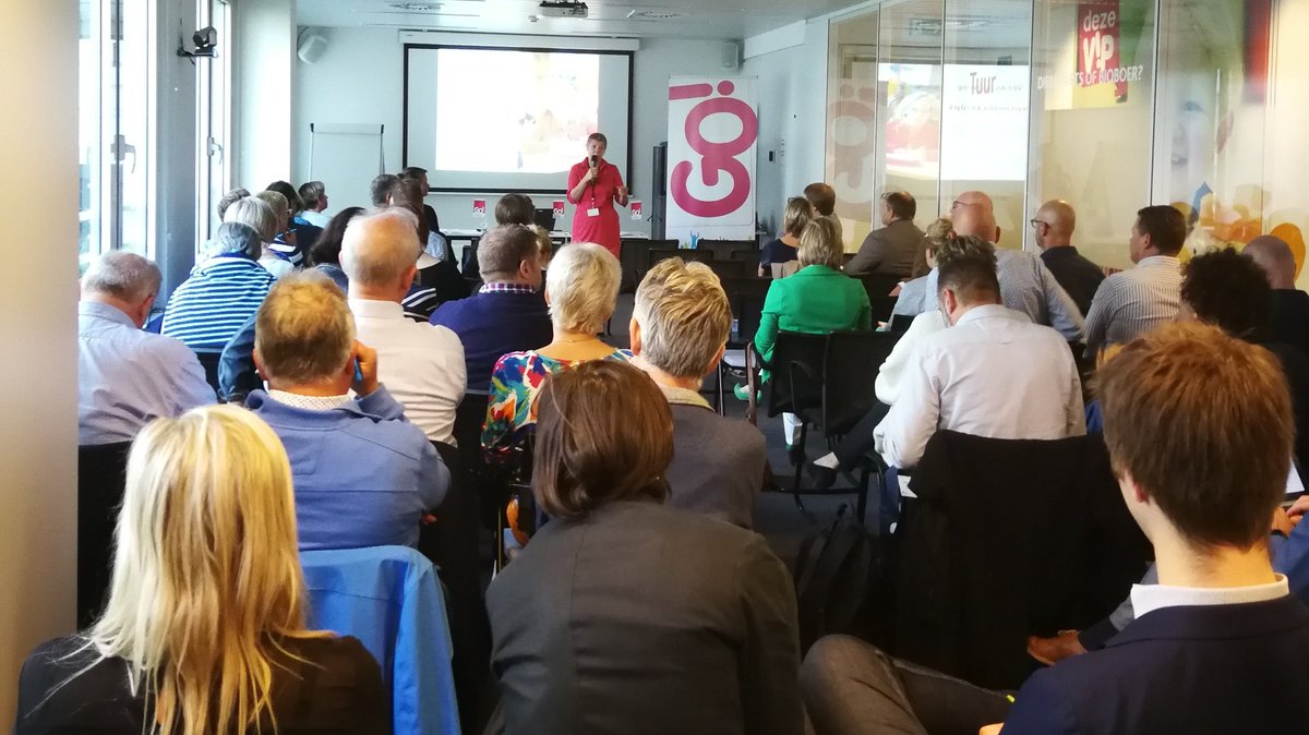 RaymondaVerdyck's tweet image. De jaarlijkse ontmoetingsdag voor onze coördinerend directeurs van het basis- en secundair onderwijs staat traditiegetrouw in het teken van nieuwe regelgeving voor september 2019. Dit jaar ook op de agenda: kwaliteitsontwikkeling #GOleert #fieroponsGO #samenlerensamenleven