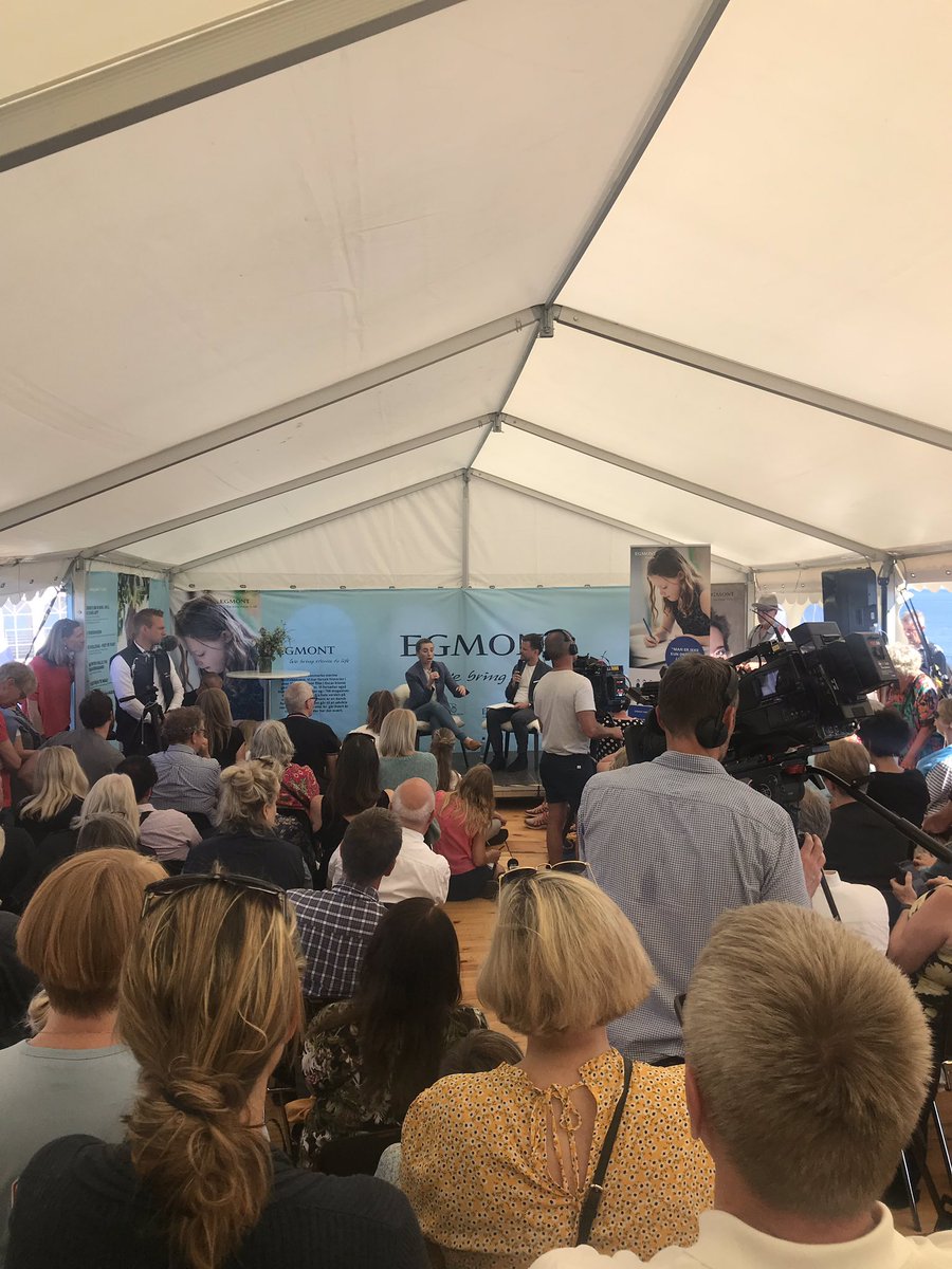 #fmdk har kun lige fået øjne men <a href="/egmontmedia/">Egmontmedia</a> teltet er fyldt med folk der vil høre Mette Frederiksen 👏🏻☀️#egmontmedia