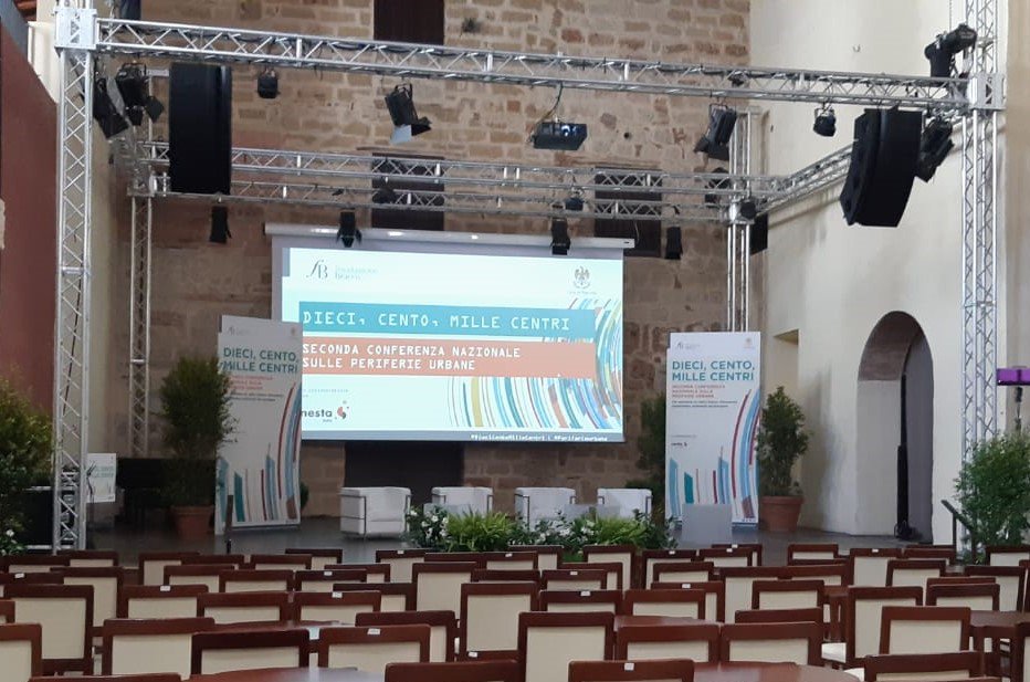#DieciCentoMilleCentri #PeriferieUrbane
Tutto è pronto per l’inizio della 2ª Conferenza Nazionale sulle periferie urbane. Dalle 10.30 seguiteci per il live twitting.