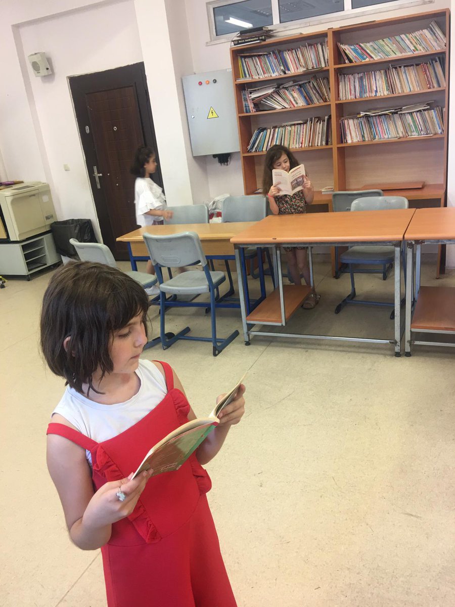 KartalProjesi's tweet photo. Kartal Öğretmen Zekeriya Güçer İO Öğrencileri, sıcak geçen son eğitim öğretim günlerinde "Okuyorum Mutlu Oluyorum " ve " Kütüphanem Evim" deyip, yüreklerine bin bir diyardan su serptiler.Okudukça denizleri aşmak, farklı iklimlere yelken açmak mümkün.
@Istanbul_ILMEM 
@kartalmem https://t.co/QGZBKoy5kM