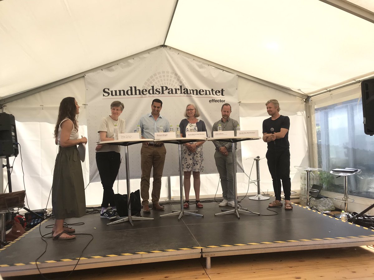 RocheDanmark's tweet photo. Roches adm direktør, @wrightyrj, taler i dag om hvordan vi bruger nye teknologier, såsom kunstig intelligens og machine learning, til at udvikle morgendagens nye løsninger og medicin til gavn for patienter og samfundet #sundpol https://t.co/ju13MVLONr