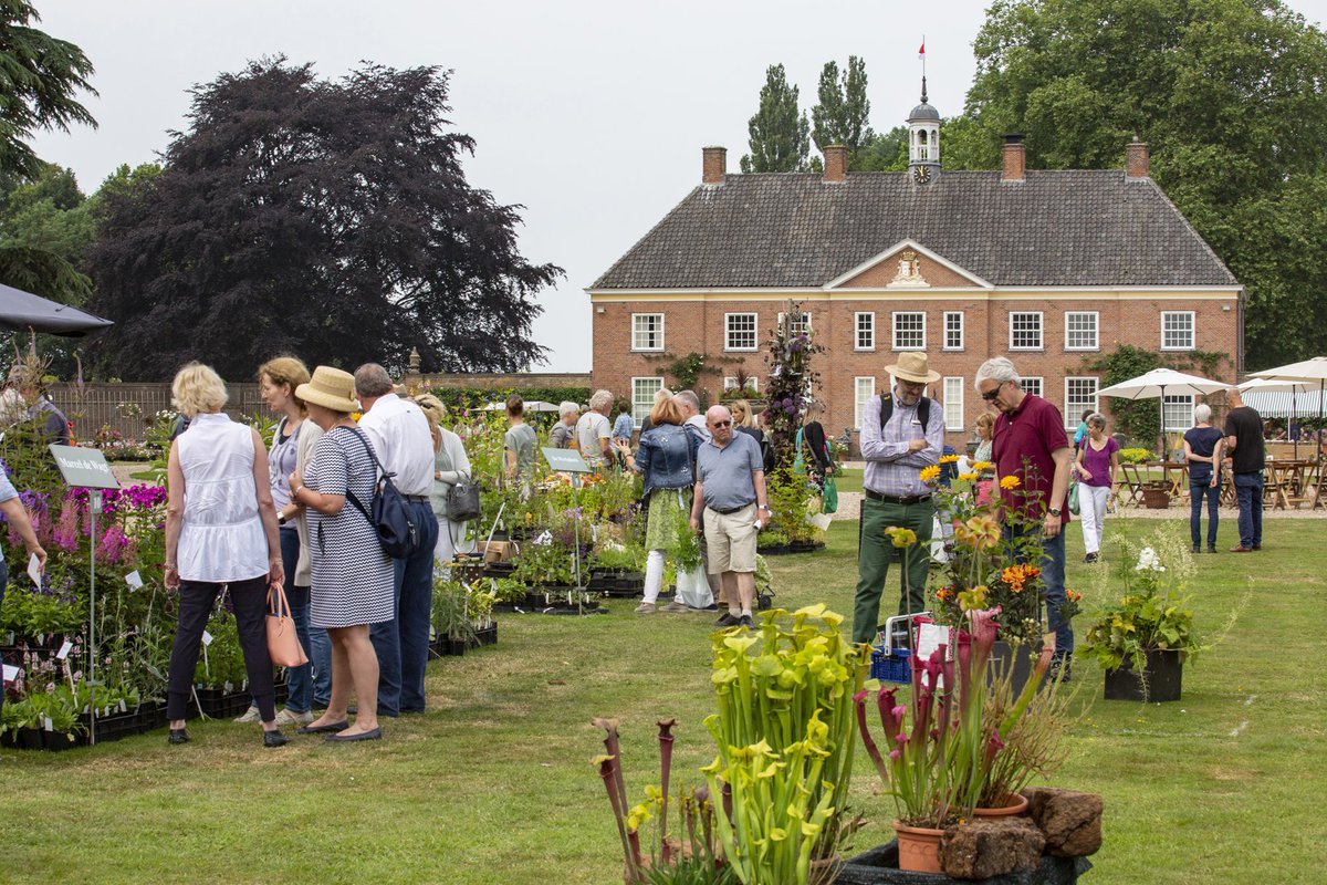 BingerdenNL's tweet photo. De deuren zijn open, de #Kwekerijdagen 2019 zijn van start! Tot 18 uur bent u van harte welkom op dit mooie en gezellige plantenfeest op landgoed #Bingerden in Angerlo. Voor info en tickets: https://t.co/hrxpf4mAAS (foto 2018 van Marion Nickig) https://t.co/detxWW2PsT