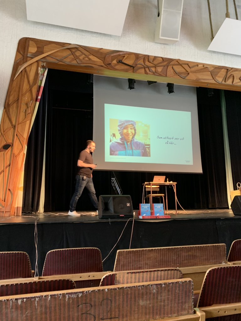 JennieGrusell's tweet photo. Georgios karpathakis föreläser om hur det är att leva med ADHD.
Ärligt, naket och med en underbar kärlek till livet!
#solskol #tillgänglighet #underbaraadhd https://t.co/0oc4GTIDAw