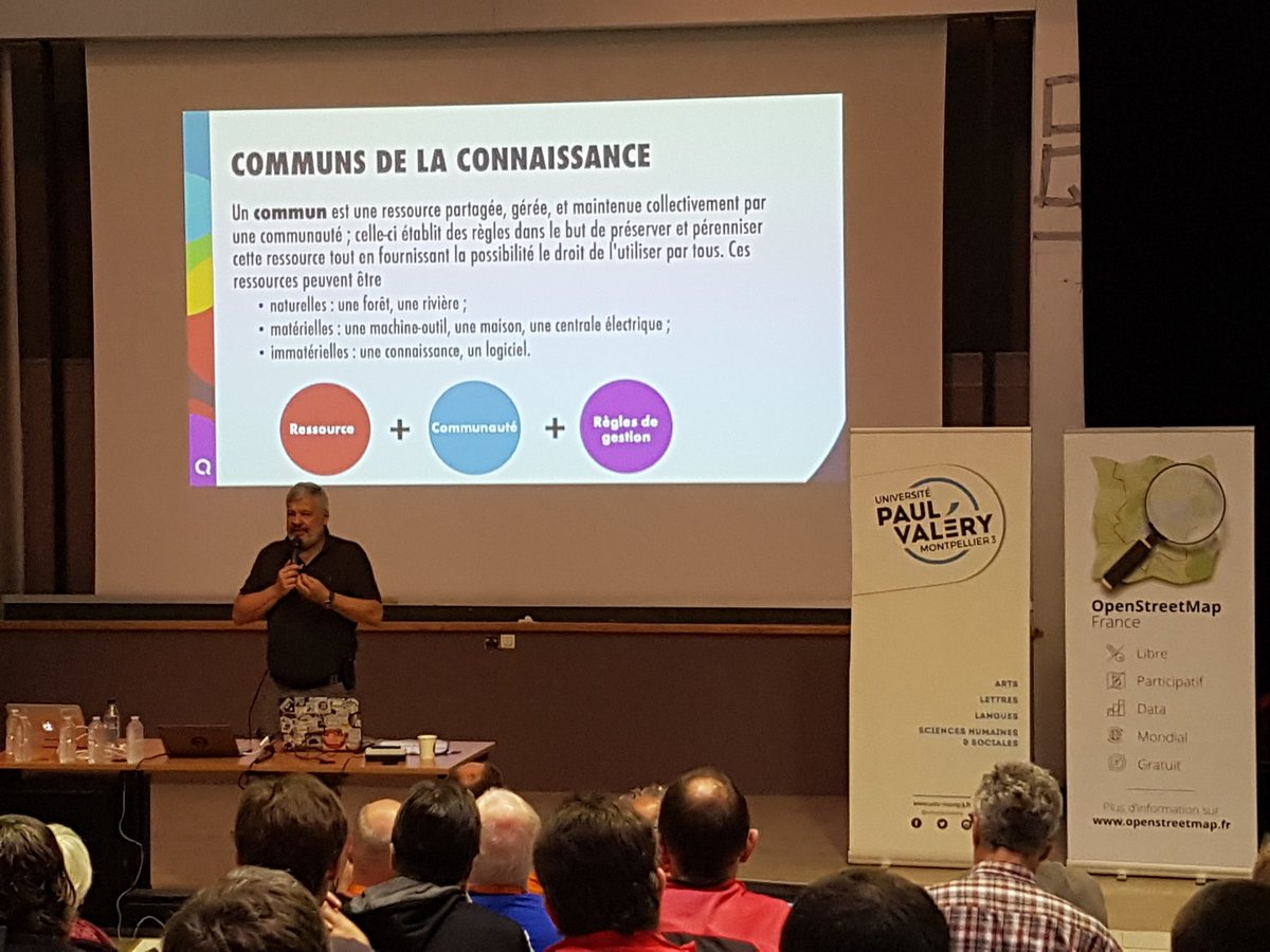 #SOTMFR @nitot nous fait le plaisir d'introduire ces 3 jours d'échanges par une confession : "Moi les cartes papier, ca m'excite"
Plus sérieusement, sur les communs de la connaissance #openSource #openKnowledge