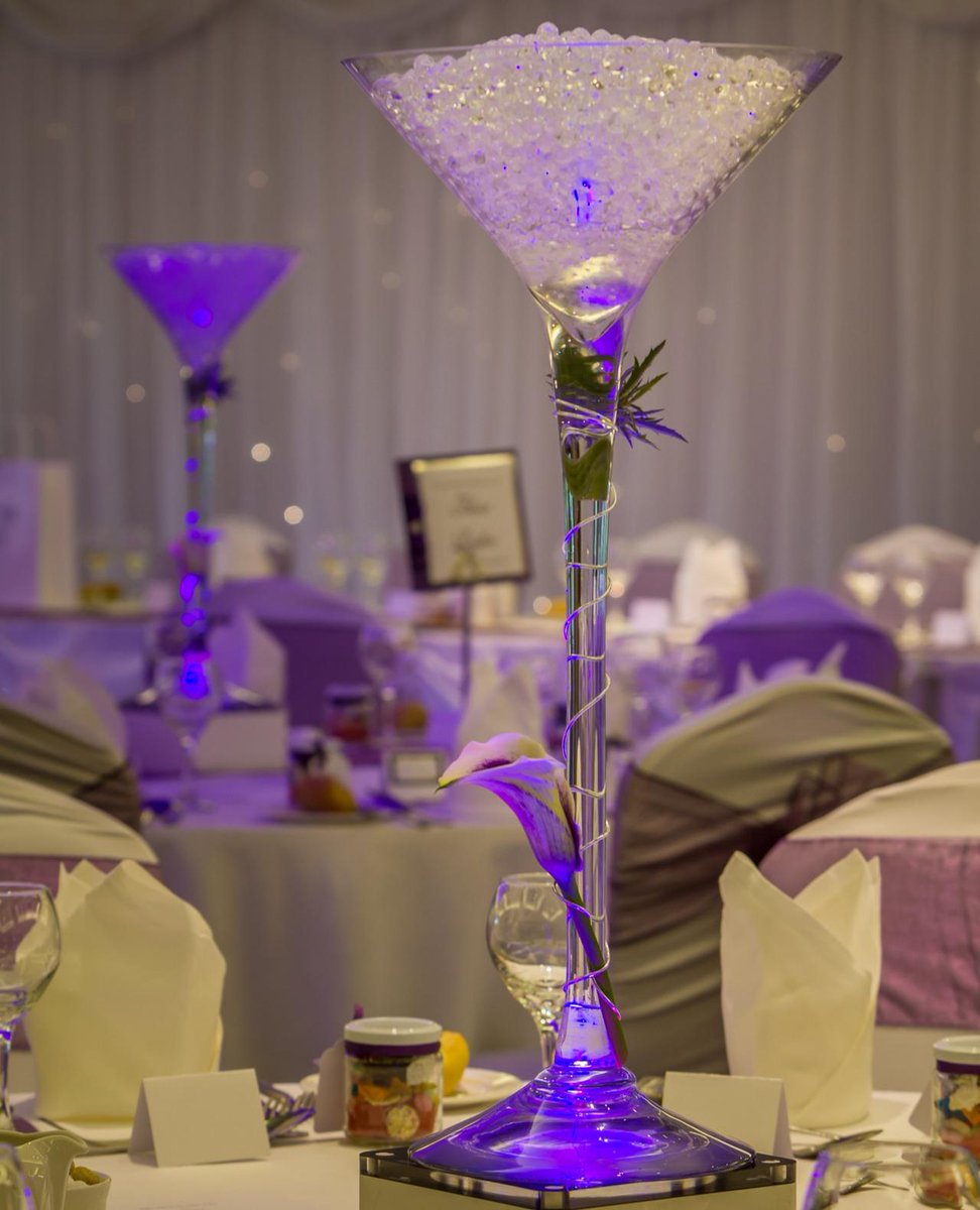 BlueParrot_'s tweet photo. A well-designed table centre can be very effective for your wedding’s style. It works as a lighting source, a statement piece, a floral arrangement, and more all at the same time...Read more: https://t.co/odUKTe8IVK

#eventart #ledtablecentres #Martiniglasstablecentre #wedding https://t.co/Sfi0Iac8me