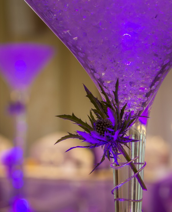 BlueParrot_'s tweet photo. A well-designed table centre can be very effective for your wedding’s style. It works as a lighting source, a statement piece, a floral arrangement, and more all at the same time...Read more: https://t.co/odUKTe8IVK

#eventart #ledtablecentres #Martiniglasstablecentre #wedding https://t.co/Sfi0Iac8me