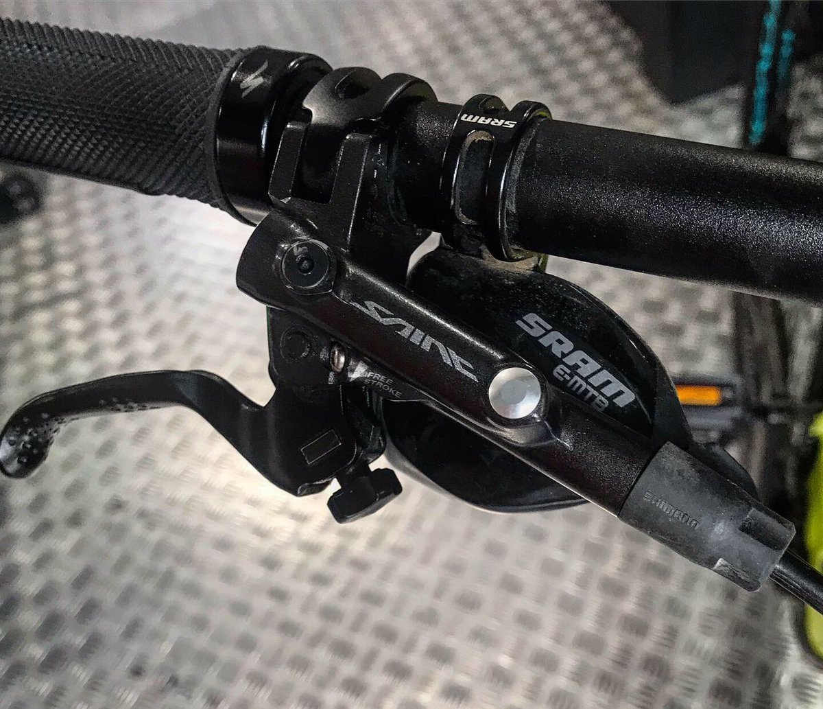 Ocasión ! #ebike Specialized Turbo Levo FSR.Talla M 3000€

Horquilla Sektor a estrenar 
Batería de 500 a estrenar 
Ruedas Roval a estrenar 
Frenos Shimano Saint

Ven a verla a Semar Elite #granada

#ebike #levo