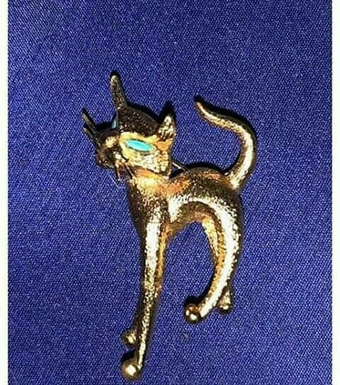 BewitchedSerial's tweet photo. BEWITCHED;
Siamese Cat
Samantha and Darrin prepare to celebrate their six-month anniversary. - "The Cat's Meow"
#BewitchedSerial https://t.co/vSAu5hzn8X