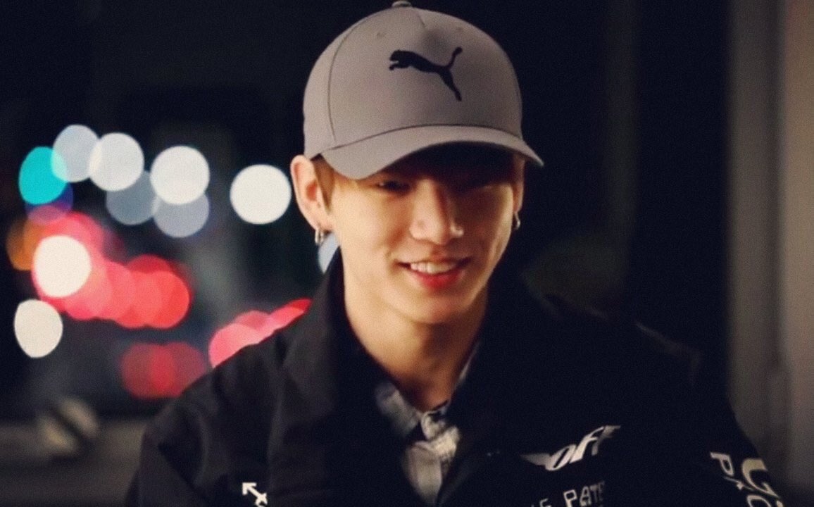 ForeverpurpleV's tweet image. Boyfriend material right here🙈doesn’t he look good💜

#Jungkook #BTS #6YearsAndForeverWithBTS @BTS_twt
