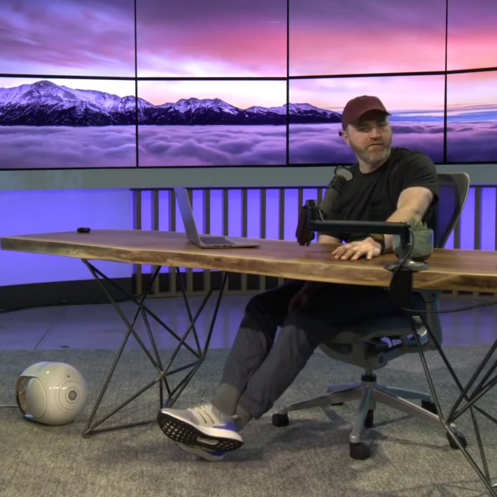 Best co-host ever? #GoldPhantom on the set of <a href="/LewLater/">Lew Later</a> 

<a href="/UnboxTherapy/">Unbox Therapy</a> #Chemistry