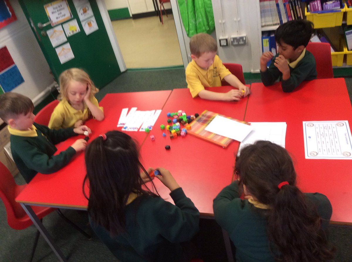 firsprimarysale's tweet photo. #Year2LS Can we listen to our partners and follow their instructions to make a pattern? #Maths #English #Instructions #practicallearning https://t.co/wIIWyx1hFR