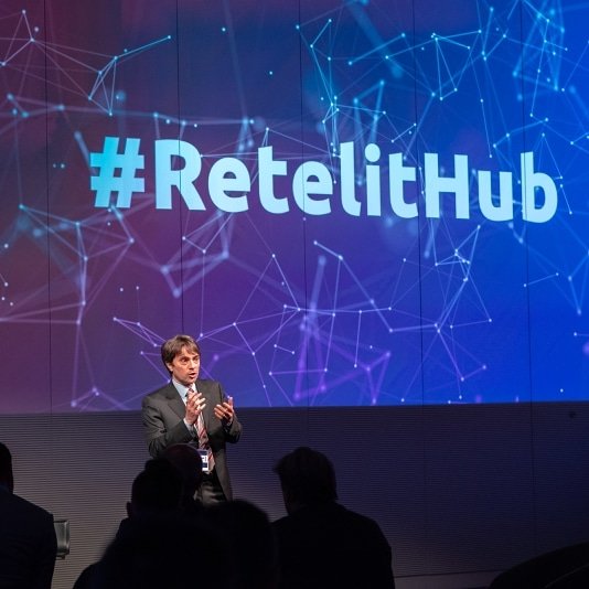 Retelit's tweet photo. BLOG | Con la digitalizzazione dei processi e dei sistemi tutti i settori hanno subito forti trasformazioni. Nel corso del #RetelitHub abbiamo analizzato il cambiamento che la digital transf. ha portato nei media con Angelo M. Caso, Network Engineer Rai
https://t.co/ylJPVuiVhl https://t.co/xkban0AzV6