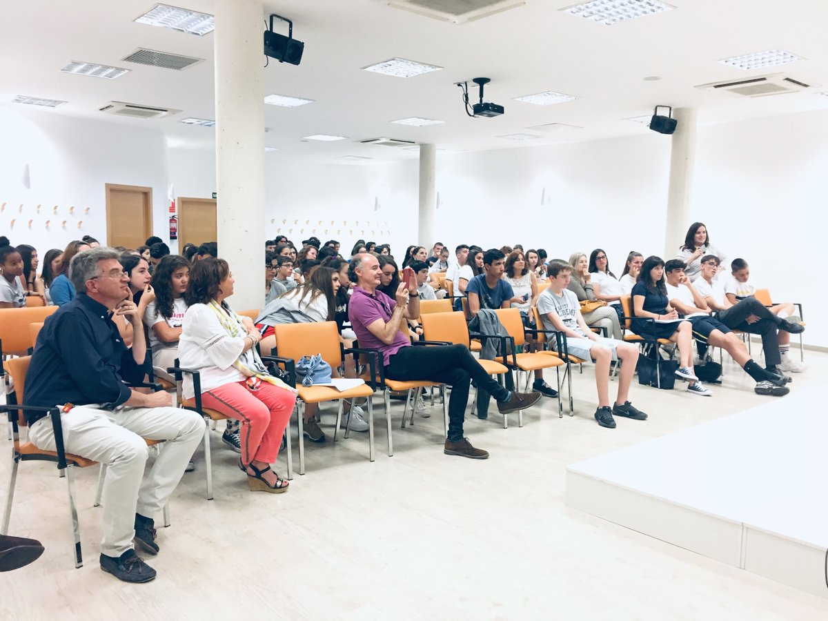 PrevencionAlcor's tweet photo. Ayer tuvimos la oportunidad de compartir con Alumnos Ayudantes TIC una agradable entrega de diplomas.  Muchas gracias a todos y todas por hacer este proyecto posible. #AlumnosAyudantesTIC https://t.co/xCdj3ILCwC