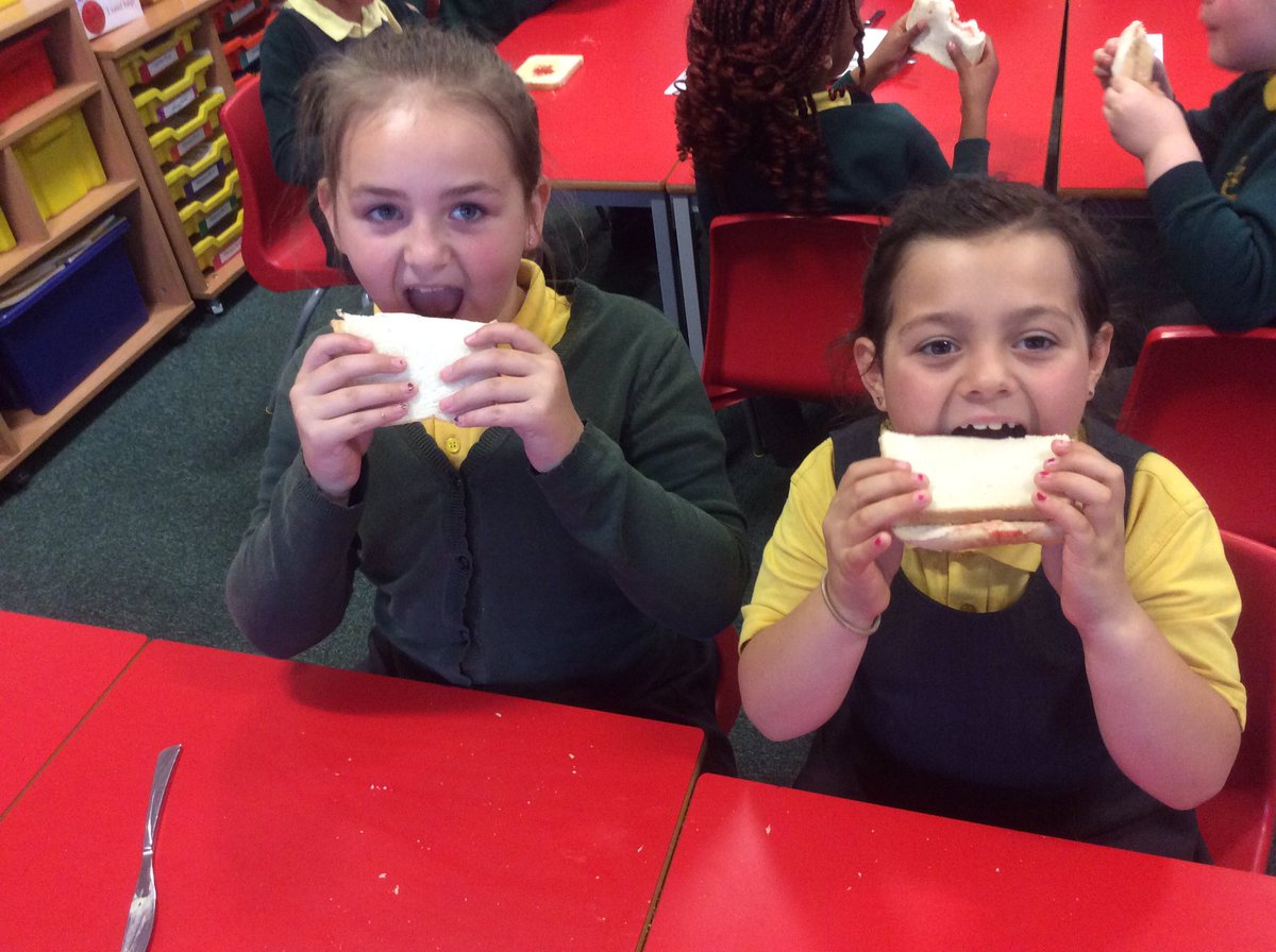firsprimarysale's tweet photo. #Year2LS This week we have been creating our very own instructions of how to make a jam sandwich. This was our favourite bit! #English #instructions #yumyuminmytum https://t.co/DFIeNZRHvE