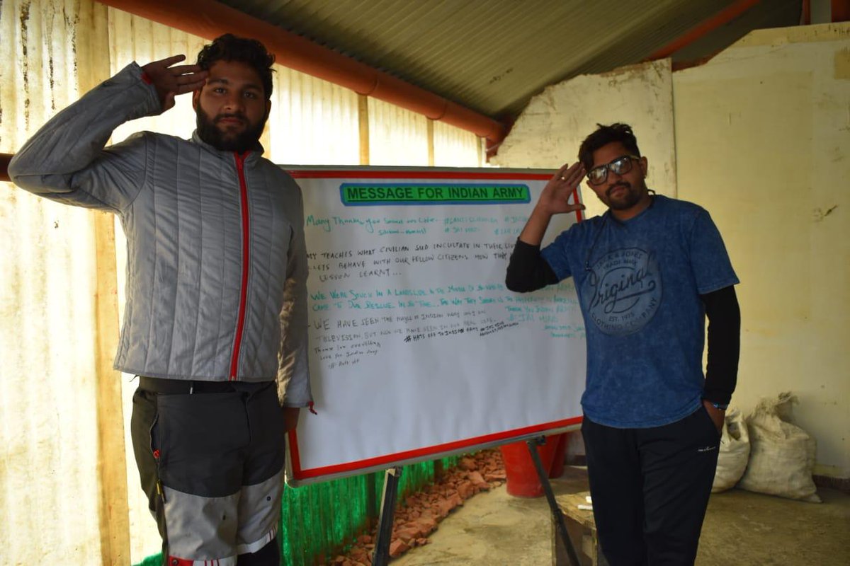 NorthernComd_IA's tweet image. Braving adverse weather, #IndianArmy rescues 81 tourists visiting #Shyok region, stranded on #Partapur- #Turtuk road; immediate shelter, medical aid &amp;amp; warm clothing were provided. 
@adgpi @SpokespersonMoD @PIB_India