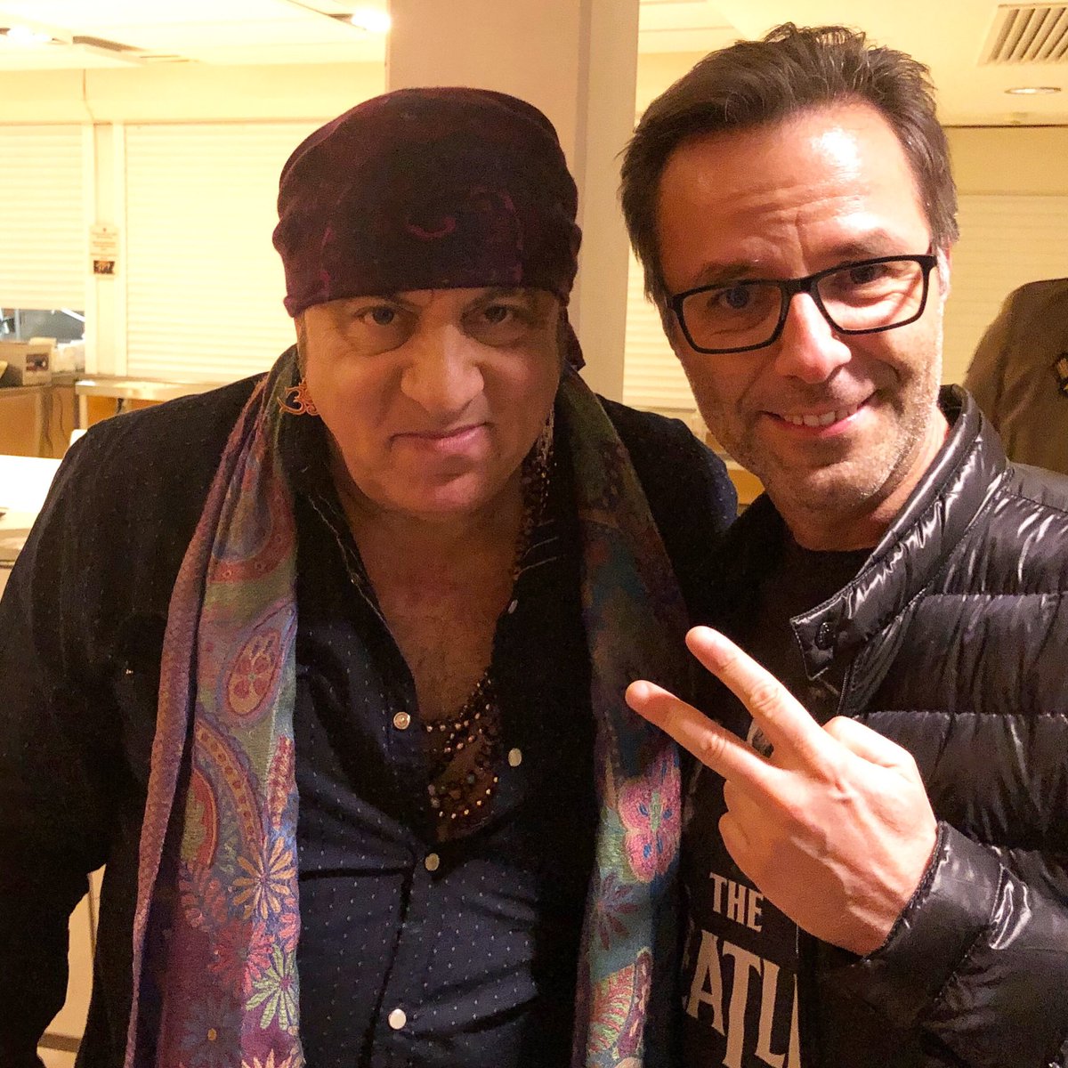 Scaini Raphaël (@scaini_raphael) on Twitter photo Aujourd’hui sort #westernstars le nouvel album de <a href="/springsteen/">Bruce Springsteen</a> et il y a une semaine j’étais avec <a href="/StevieVanZandt/">🇺🇸🕉🇺🇦🟦Stevie Van Zandt☮️💙</a> Que demander de plus ? 🙂 #Happy On découvre le nouvel album du Boss toute la journée sur <a href="/classic21/">Classic 21</a> Aujourd’hui sort #westernstars le nouvel album de <a href="/springsteen/">Bruce Springsteen</a> et il y a une semaine j’étais avec <a href="/StevieVanZandt/">🇺🇸🕉🇺🇦🟦Stevie Van Zandt☮️💙</a> Que demander de plus ? 🙂 #Happy On découvre le nouvel album du Boss toute la journée sur <a href="/classic21/">Classic 21</a>