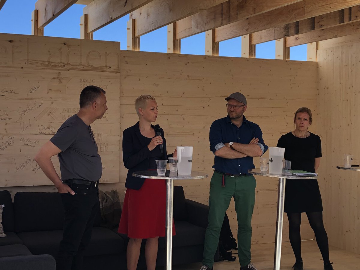 “Når @PensionDanmark arbejder med en fælles standard som #DGNB er man en tydelig bygherre og det kan sagtens lade sig gøre at samarbejde med f.eks. mindre lokale entreprenører som tager bæredygtig know how med sig Videre til næste projekt” <a href="/MangheziMia/">Mia Helvig Manghezi</a> #fmdk #fm19 #dkpol