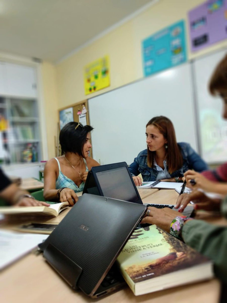 centrodonbosco's tweet photo. La Consejería de #Educación @educacyl nos otorga la certificación #TIC en el #nivel5, máximo nivel dentro del la integración de las tecnologías de la información y comunicación en un centro educativo. Somos #TIC5 !! #Educación #ESO #FB #FPB https://t.co/WZWNArLDLA