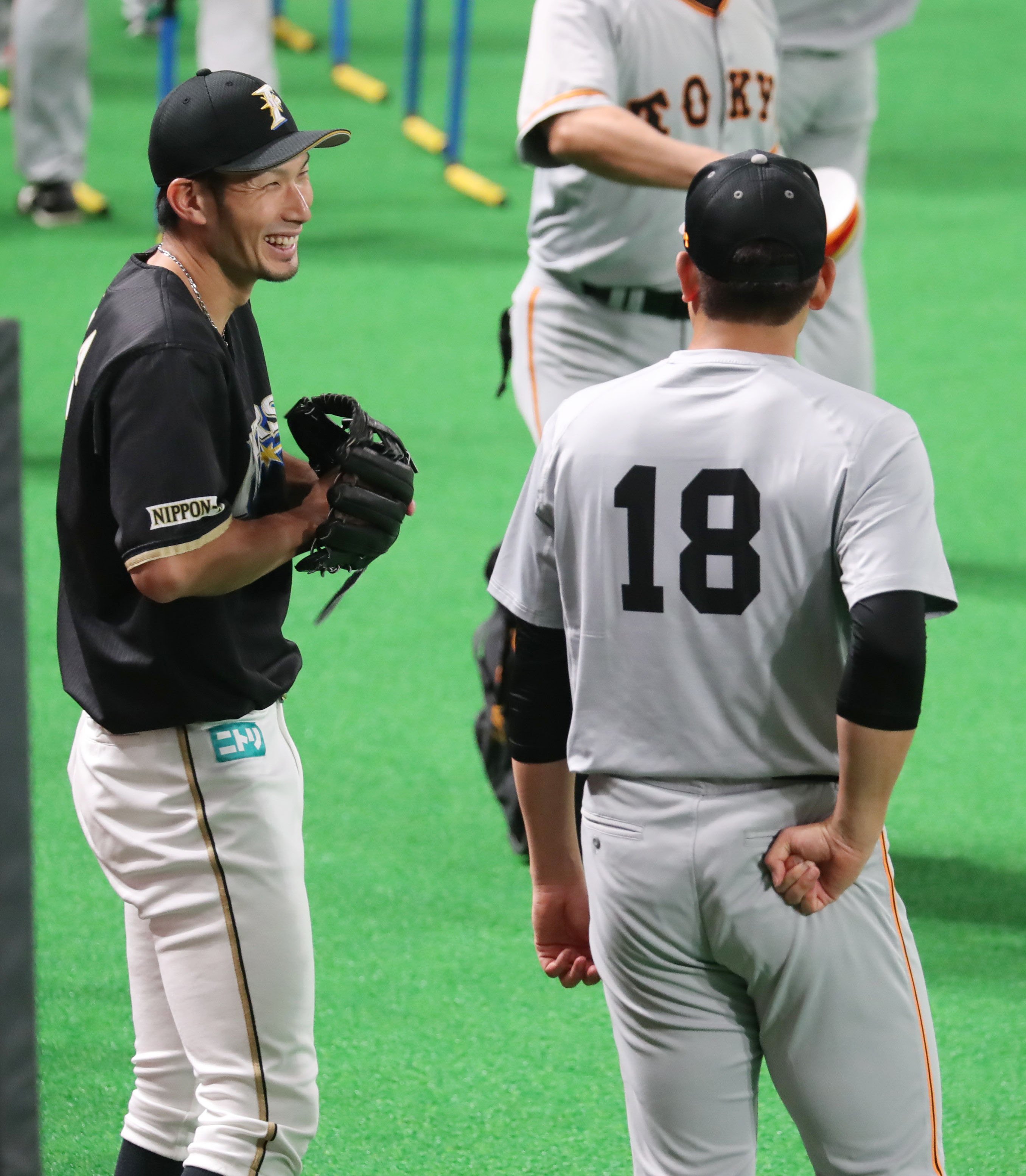 ⚾️阿部慎之助、大田泰示、支給品バッティンググローブ⚾️ ⚾️阿部慎之助、大田泰示、支給品バッティンググローブ