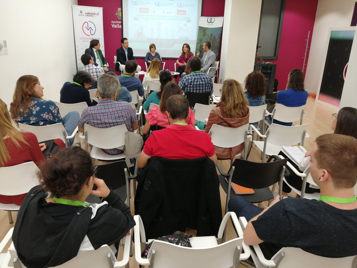 Queremos saber más de #economíacircular en #CWValladolid2019 y qué colaboraciones público-privadas pueden potenciarla. Mesa redonda de lujo con <a href="/EconomyCircular/">Ana F. Iglesias</a> <a href="/juanmrevuelta/">Juan Manuel Revuelta</a> <a href="/INNOLID/">INNOLID</a> <a href="/ComisionEuropea/">Comisión Europea en España</a>