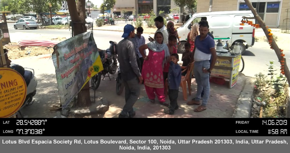 SwachhNoida's tweet photo. Our team awaring people about sanitation, waste management, waste segregation, personal hygiene etc at Noida, sector 104 hajipur village.
#teamIEC
#swachhbharat
#MyCleanIndia #betternoida
#odf
@swachhbharat @adarshssindia https://t.co/XhNjfQrWQ4