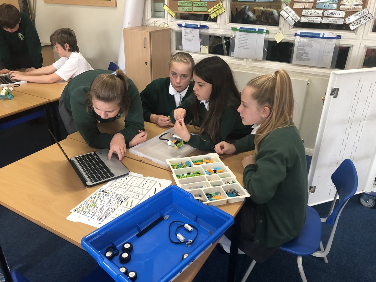 agjsschool's tweet photo. Year 6 are investigating pulling forces and how friction affects it using #legowedo in #agjsscience this morning! #agjscomputing @haveringict @LEGO_Group https://t.co/wjK1n0jnsd