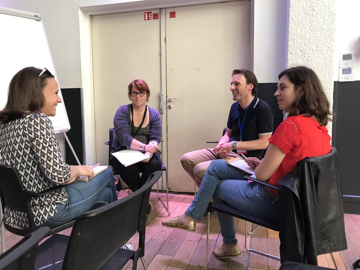 cap_com's tweet photo. Les #shivasdelacom en plein atelier sur le planning éditorial au 10e rencontres #presseTerr : ça phosphore ! #capcom19 #compublique https://t.co/ovNYKFgqu1