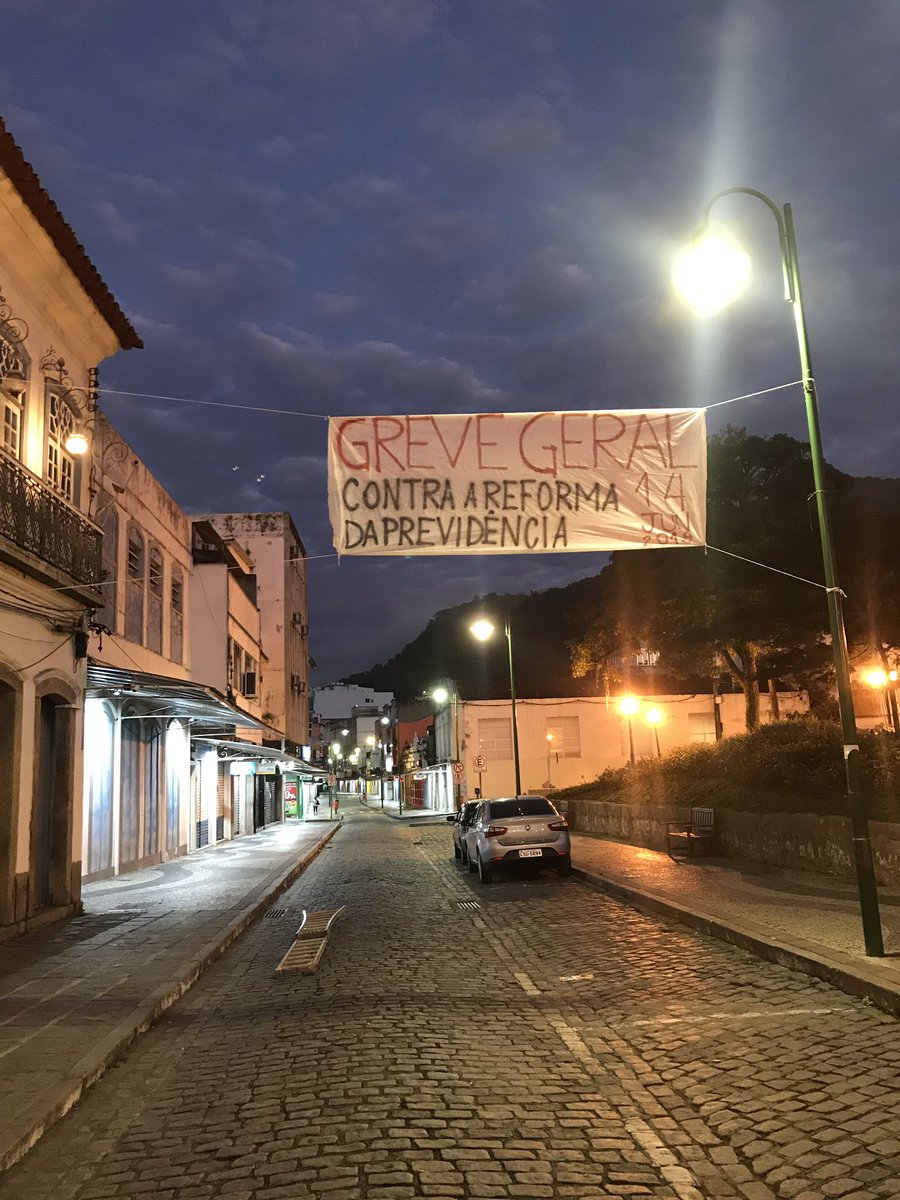 recomunicauff's tweet photo. HOJE dia 14 Angra dos Reis amanhece com gosto de GREVE GERAL! 

Contra a Reforma da Previdência 

Sobre o ato HOJE

📍 Local: Praça do Papão, Centro, Angra dos Reis. 
⏰ Concentração: 09:00h https://t.co/KrIydixKhc