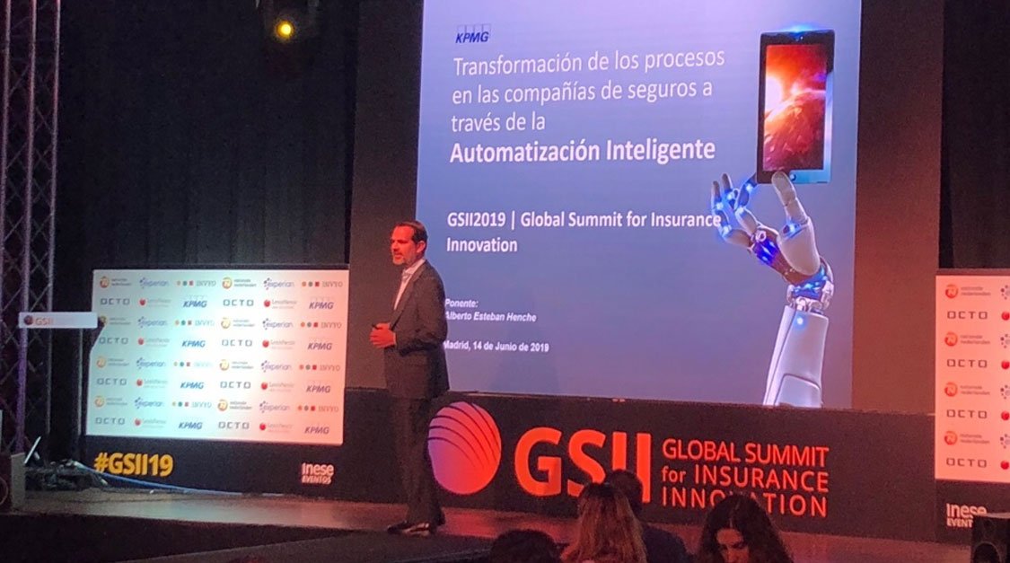 KPMG_ES's tweet photo. Digitalizarse no es lo mismo que hacer una transformación digital en las compañías ya que ello implica una transformación de los procesos, capacidades… para alcanzar las expectativas del cliente -Alberto Esteban, socio de Consultoría de Riesgos Financieros en #GSII2019 #GSII19 https://t.co/3puRajTrH5