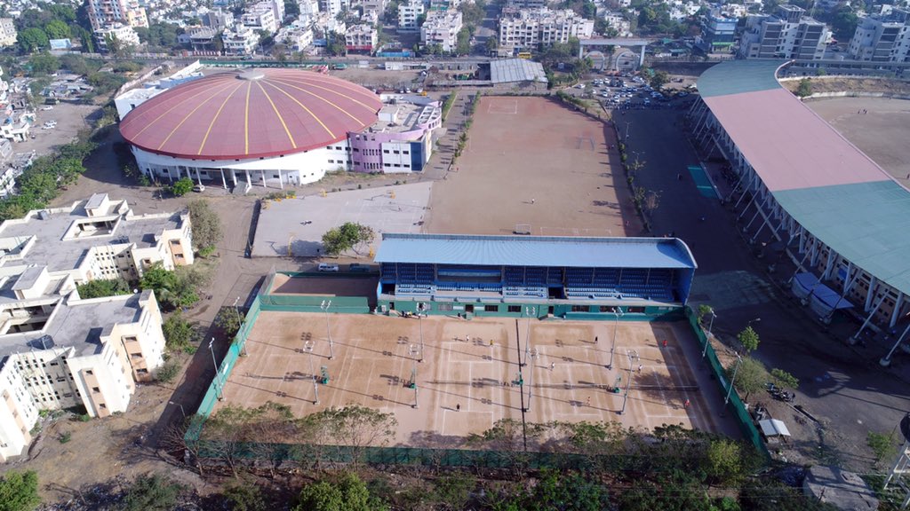 siyer30's tweet photo. Amazing aerial photos of @msltatennis #tennis #centres  accross #Maharashtra they have been developed by #Mslta in association with  #MaharashtraGovernment  at #Pune,#Aurangbad , ,#Solapur, ,#Nagpur  . Magic when associations and Governments work together. @ombakoria #proud https://t.co/RpzmEWg9Qf
