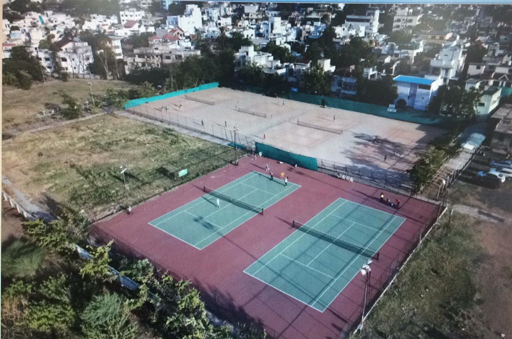 siyer30's tweet photo. Amazing aerial photos of @msltatennis #tennis #centres  accross #Maharashtra they have been developed by #Mslta in association with  #MaharashtraGovernment  at #Pune,#Aurangbad , ,#Solapur, ,#Nagpur  . Magic when associations and Governments work together. @ombakoria #proud https://t.co/RpzmEWg9Qf