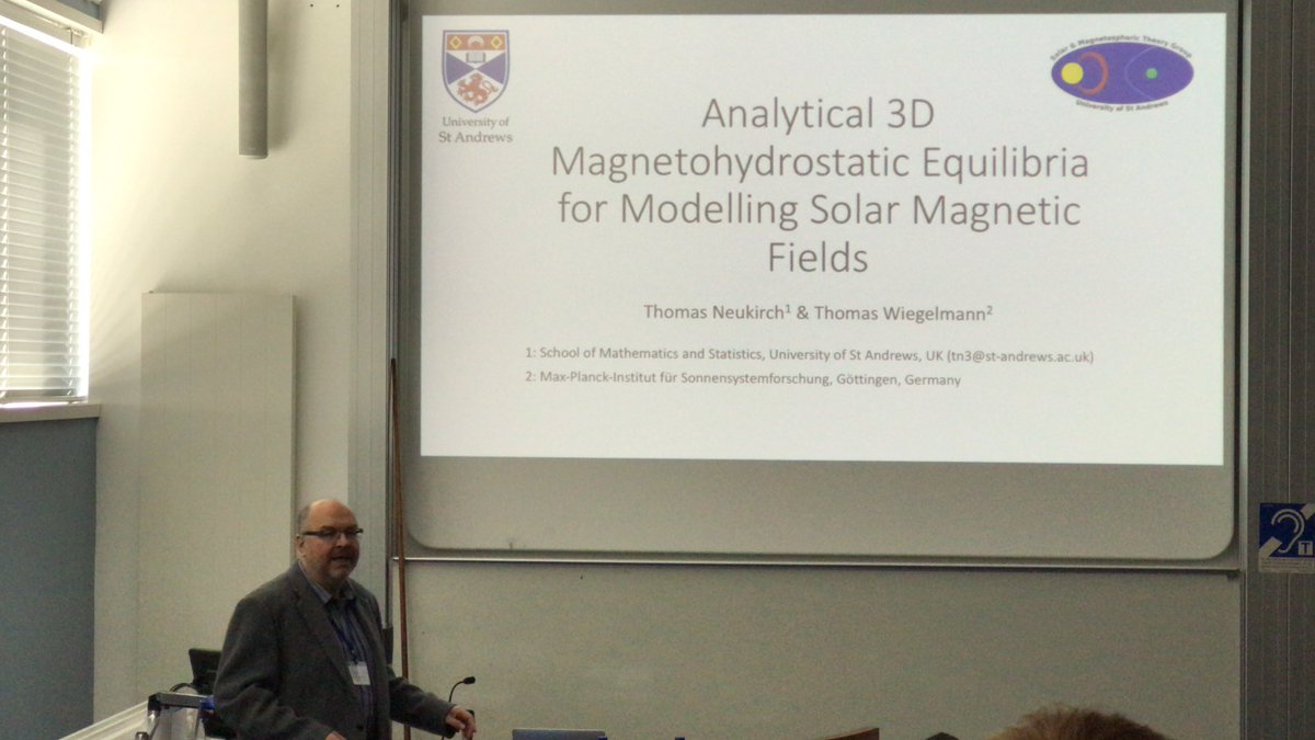 coronal_loops9's tweet photo. Setting up more things to think about over coffee is Thomas Neukirch (@SMTG_StAndrews), who is telling us about analytical 3D MHS equilibria #backtoequations #MHSvsMHD https://t.co/ExcJjZo4Yx