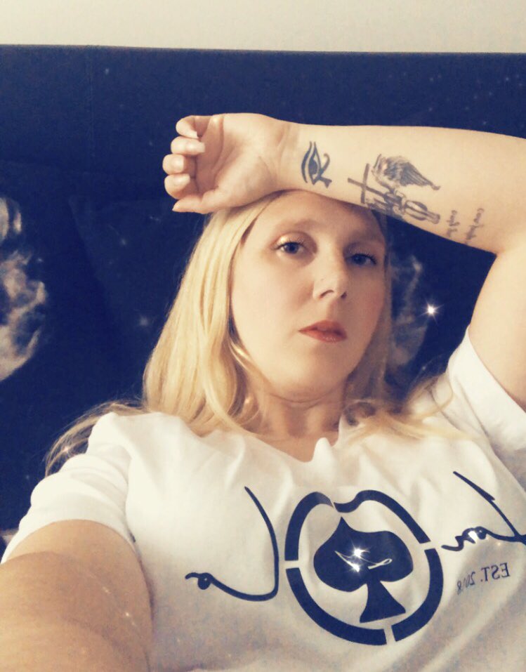 tinkerbellemma's tweet photo. Im a ‘Brand Rep’ for #21weardesign @Mr_Jap_Riders here are some non pro (selfies) photos to show the brand design. Can’t wait for proshoot coming soon. #21wear #model #brandrep #brandpromoting #promotingstock #advertising #tshirts #acelogo #logos #tattoos #MarilynMonroe #onthebed https://t.co/50HPmq5iRE