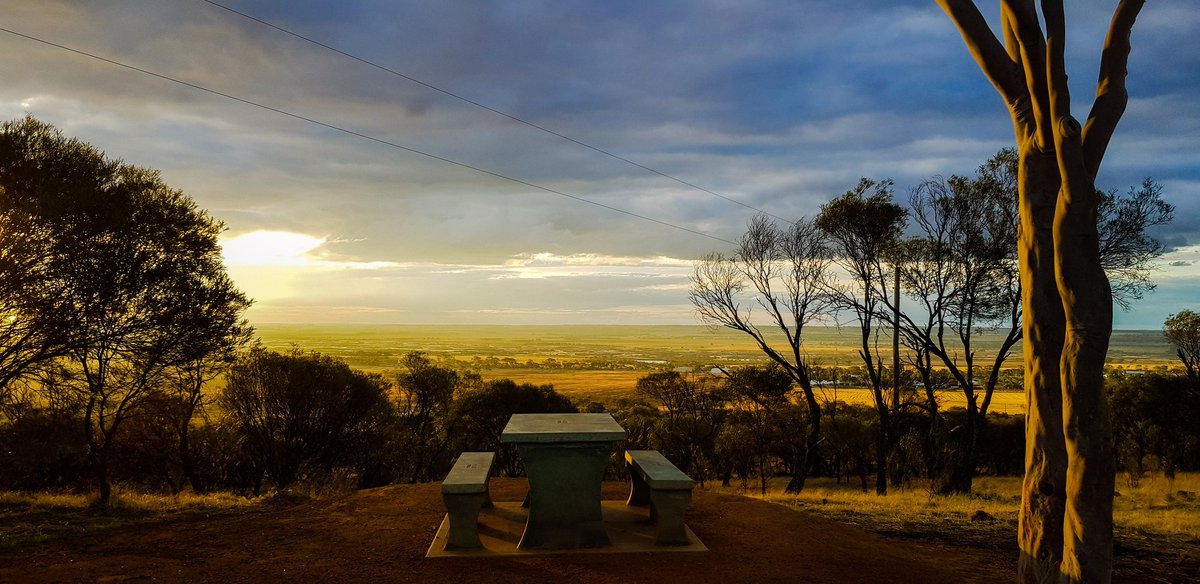 KaymarPhotogra1's tweet photo. Been out of action for a while. Here is #cunderdin hill #sunset #winter #storm #rain https://t.co/atgjKrnv3U