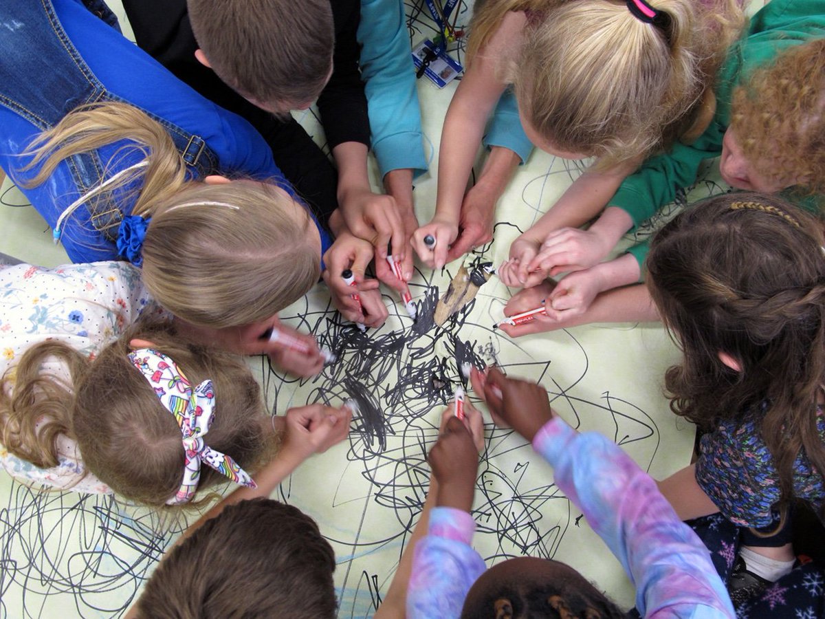 drawtoperform's tweet photo. One-hour introduction session of performative drawing to primary school students.

Draw to Perform visits the Art Ambassadors @Westdene Primary School, Brighton, UK. Friday 17.5.2019. Coordinated by Ms. Caroline Laing. #drawtoperform #performativedrawing #westdeneprimary https://t.co/liRzTqQTqS