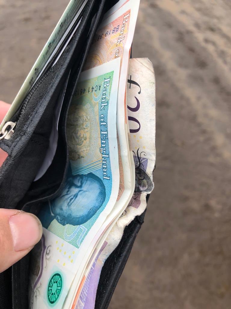 lovegood72's tweet photo. #download19 #downloadfestival #bluecamp found a black leather fold wallet on the path in blue camp at about 9am. Driving license and cash inside. We handed it to Blue Camp Hub immediately (after shouting for the owner Jonathan Platt with no joy!). Hope he finds it! RT please! https://t.co/jkAEd7gmRK
