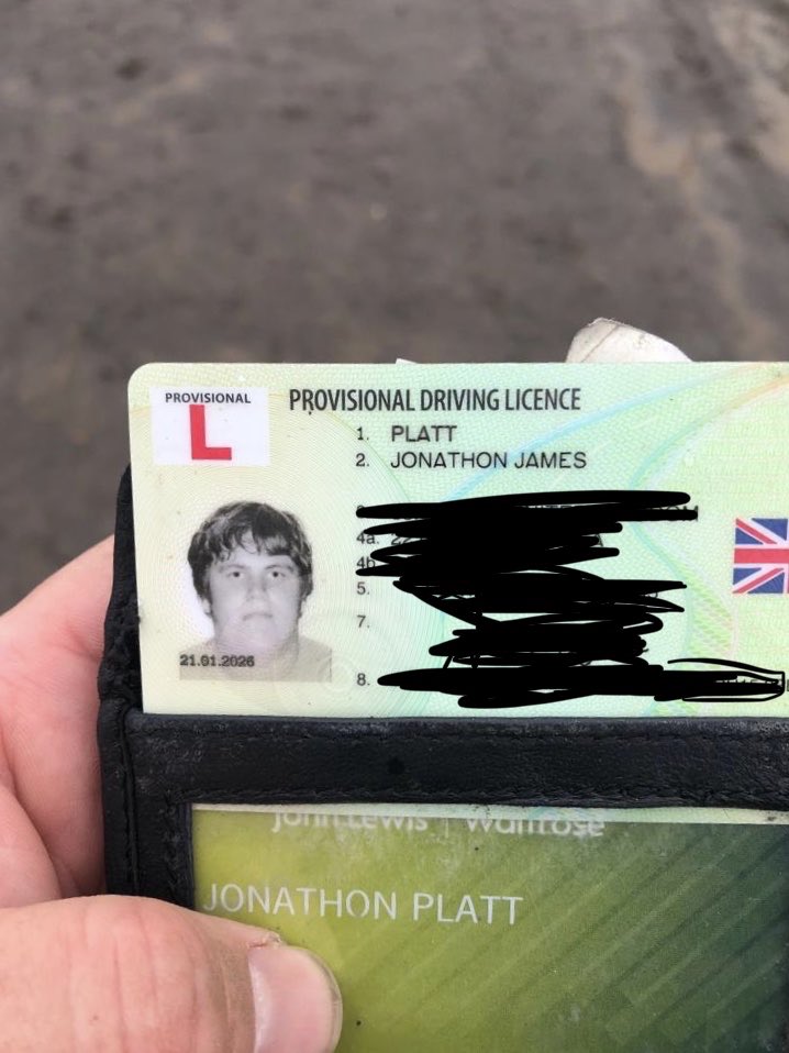 lovegood72's tweet photo. #download19 #downloadfestival #bluecamp found a black leather fold wallet on the path in blue camp at about 9am. Driving license and cash inside. We handed it to Blue Camp Hub immediately (after shouting for the owner Jonathan Platt with no joy!). Hope he finds it! RT please! https://t.co/jkAEd7gmRK