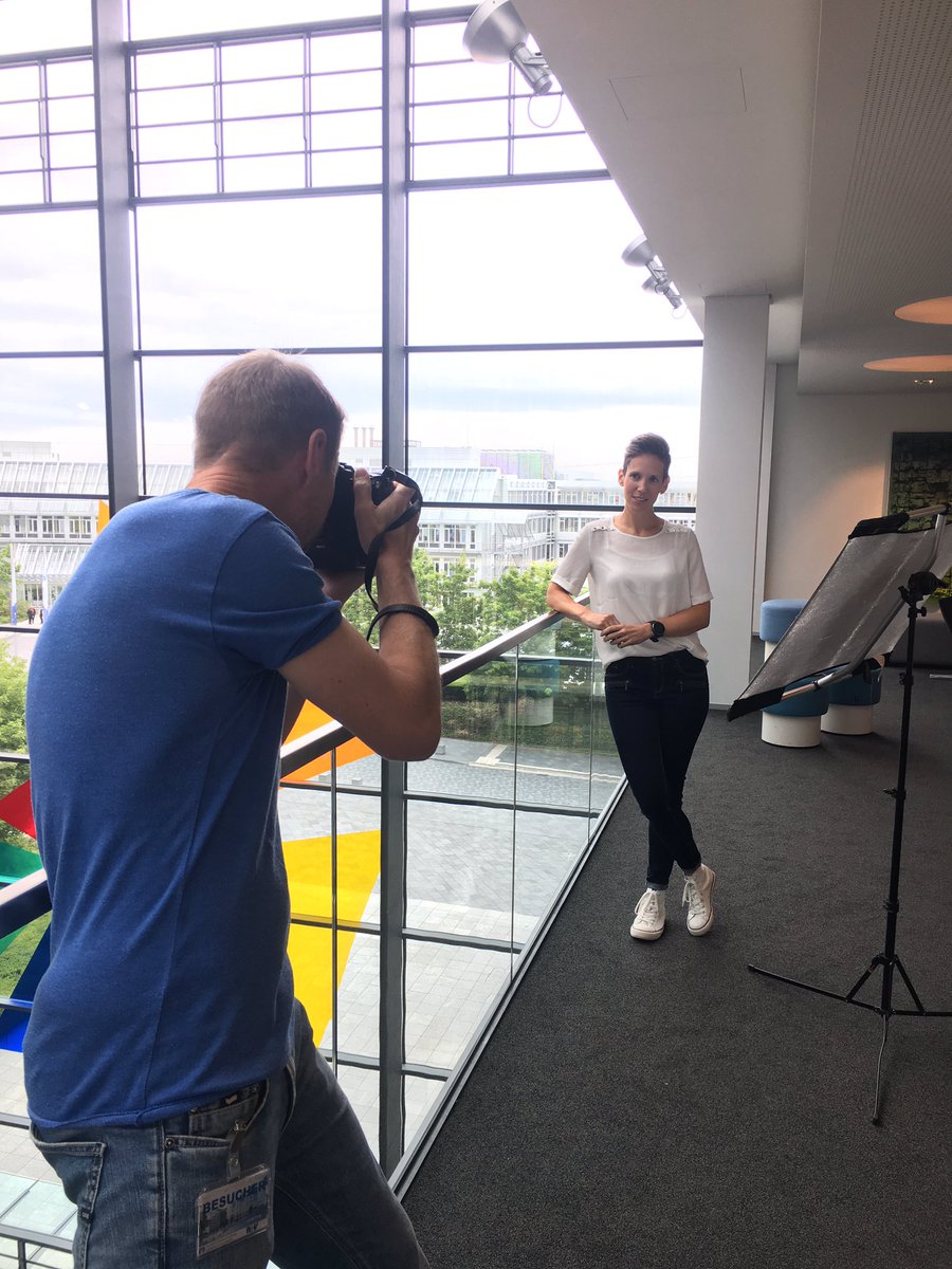 beccslash's tweet photo. Was macht ihr so freitags? Unsere Kollegen werden gerade für die neue Landingpage der IT Jobs @ruv_de fotografiert #TGIF #it #rvit https://t.co/fihm0fL178