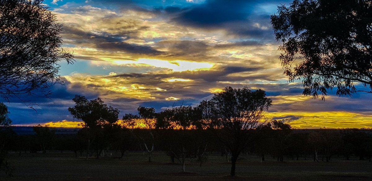 KaymarPhotogra1's tweet photo. #sunset #storm #DiscoverRegionalWesternAustralia #wheatbelt #thisislivingbarry #Meckering #WesternAustralia https://t.co/KrFpAJlaiV