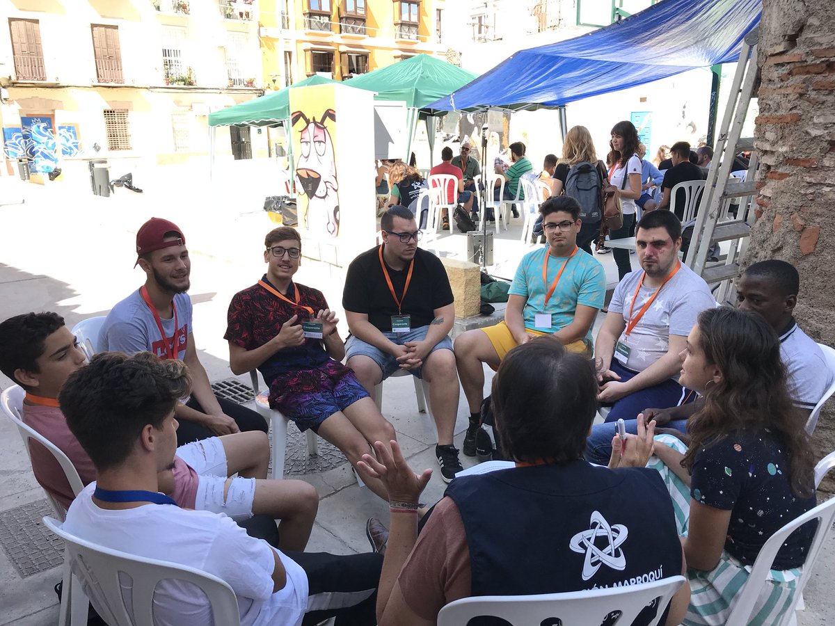 ArrabalAID's tweet image. Comenzamos el encuentro asociativo #Edusi con #Livelibrary, donde jóvenes conocen el trabajo que realizamos las entidades como la nuestra y @Amarroquimalaga, @INCIDEong @gitanos_org y @Prodiversa. Aclaramos conceptos, mostramos otras realidades y oportunidades del tejido social.