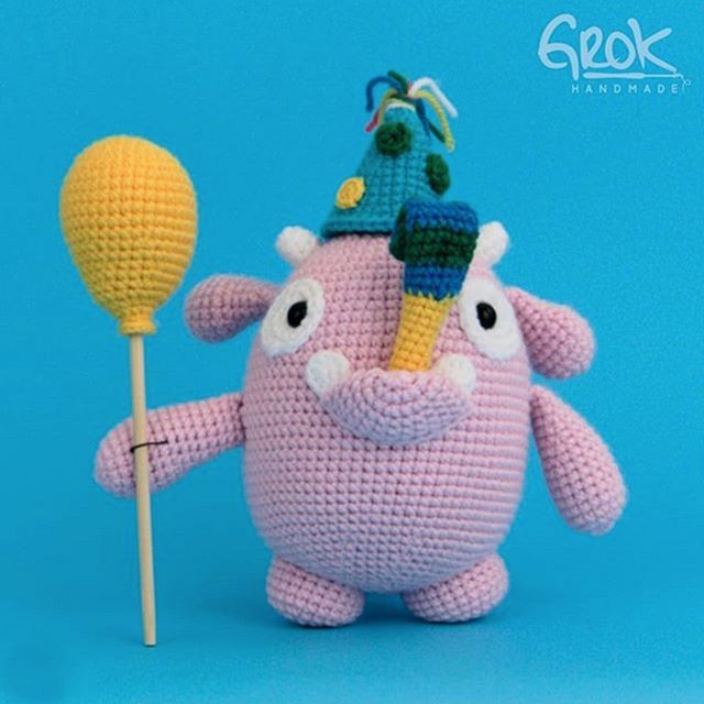 Amigurumicom's tweet photo. @grokhandmade made this really adorable party monster with the pattern by @helloyellowyarn in our book AMIGURUMI MONSTERS 2!
>> link in profile to our books page
#amigurumimonsters #amigurumimonsters2 #crochet #amigurumi #かぎ針編み #Вязание #crochettime #haken #häkeln #unci… https://t.co/jvizwJWIhb
