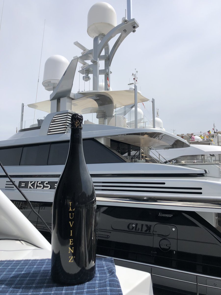 LuvienzParis's tweet photo. Superyacht life: thinking big is not an option.
#luvienz #luxury #lifestyle #art #fashion #gastronomy #winelover #thinkbig #jeroboam #superyacht #yachtlife #monaco #montecarlo https://t.co/WZjZV9T7pU