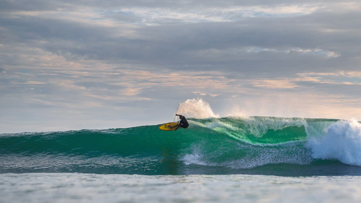 AlkiSurfShop's tweet photo. How The 100 Wave Challenge Helps Disadvantaged Youth https://t.co/FUL4XIBoev #Features #100WaveChallenge https://t.co/wqUa3d1va1