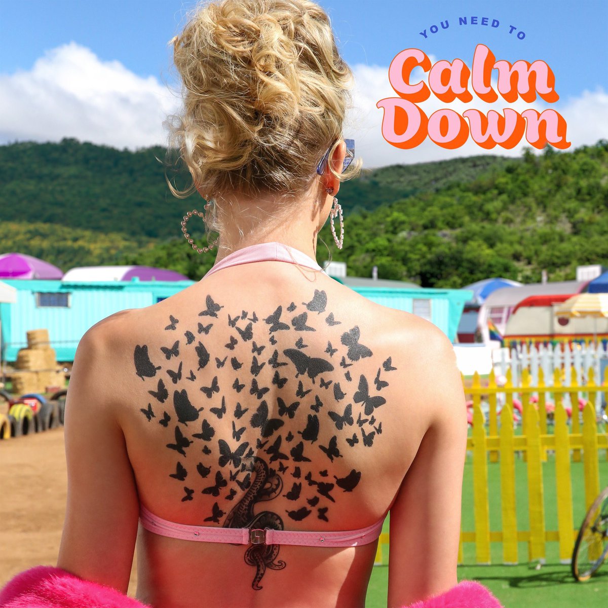 kat_swiftfan13's tweet photo. ๐ณ๏ธโ๐๐ณ๏ธโ๐If you havenโt yet listed to pride months anthem/the best new summer song #youneedtocalmdown yet what are you doing with your life!? ๐๐#rockingitatwork #PreoderLover #taylorswift @taylorswift13 @taylornation13 ๐ฆ๐ฆ https://t.co/H8lOo0dYFv
