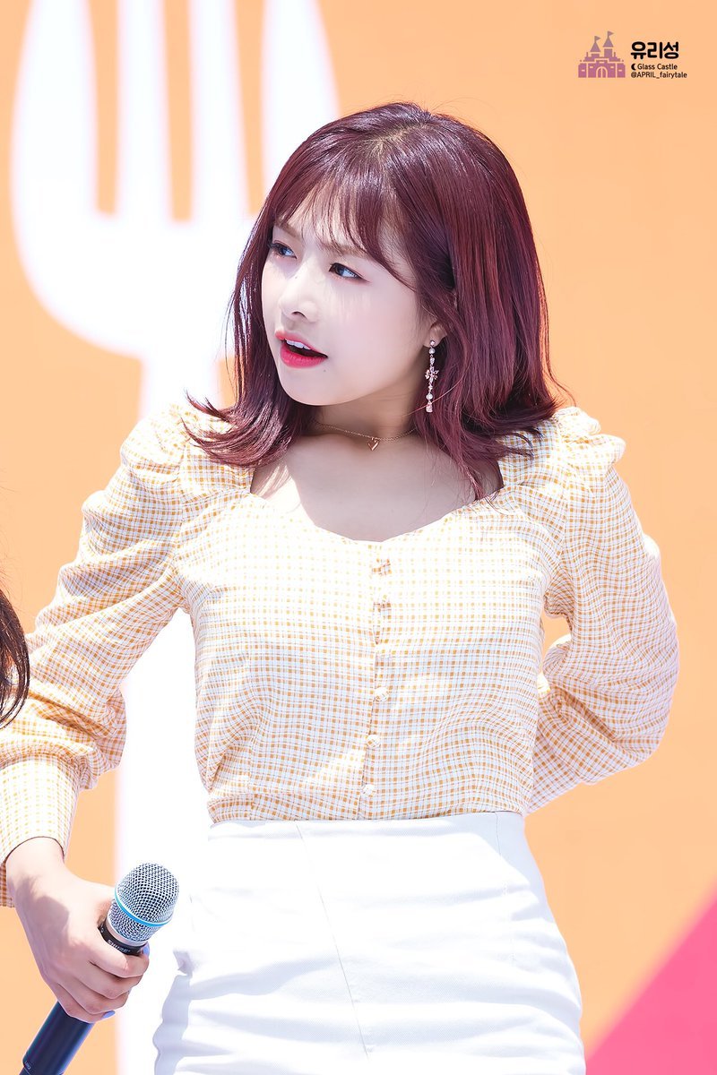 chaewonarchive's tweet photo. 190501 https://t.co/bcnptBJvK2