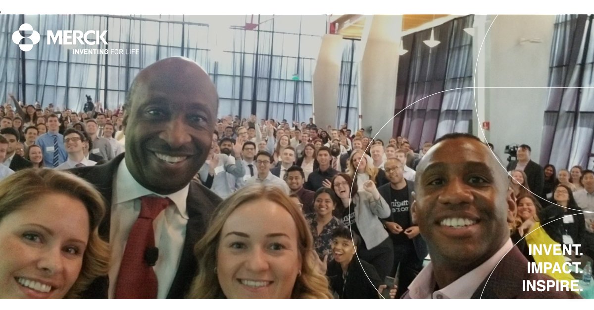MerckIMInspired's tweet photo. Yesterday, over 400 interns from different sites got the chance to come together to engage, network, and hear from leaders across the Enterprise on how we #InventForLife. We even got to take a selfie with our CEO, Ken Frazier! #AtMerckImInspired #MerckEdu #MerckInterns2019 https://t.co/y8SJBo83jv