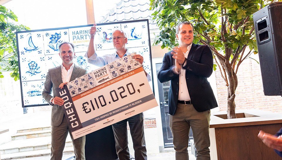 Super trots op het prachtige resultaat van de #Haringparty van #Rijssen Ook bij goede doelen is het belangrijk een sterk #merk te zijn. Dat ‘onze’ haringparty dat inmiddels is mag nu wel duidelijk zijn. € 110.020,- !!!! 💪🍾