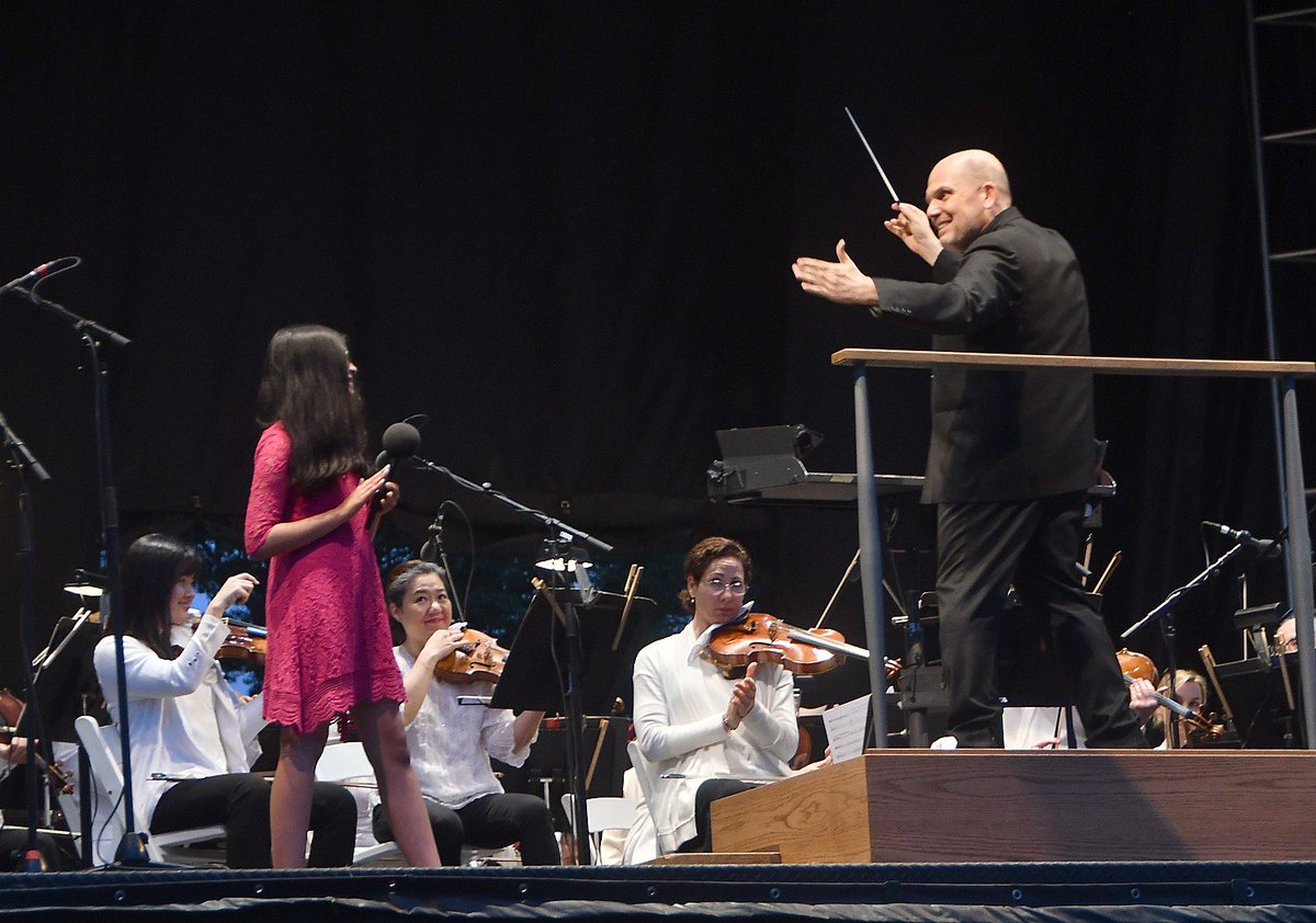 TravelFeatures's tweet photo. Young Composer  Nilomi Weekrakkody performs her magnificent “Soundscape for Orchestra” with Conductor Jaap van Zweden and the #NewYorkPhilharmonic in this year’s Summer in the Parks series, tonight in Prospect Park, Brooklyn .@nyphil #nypparks .@NYCGo https://t.co/f7BMPogBzy