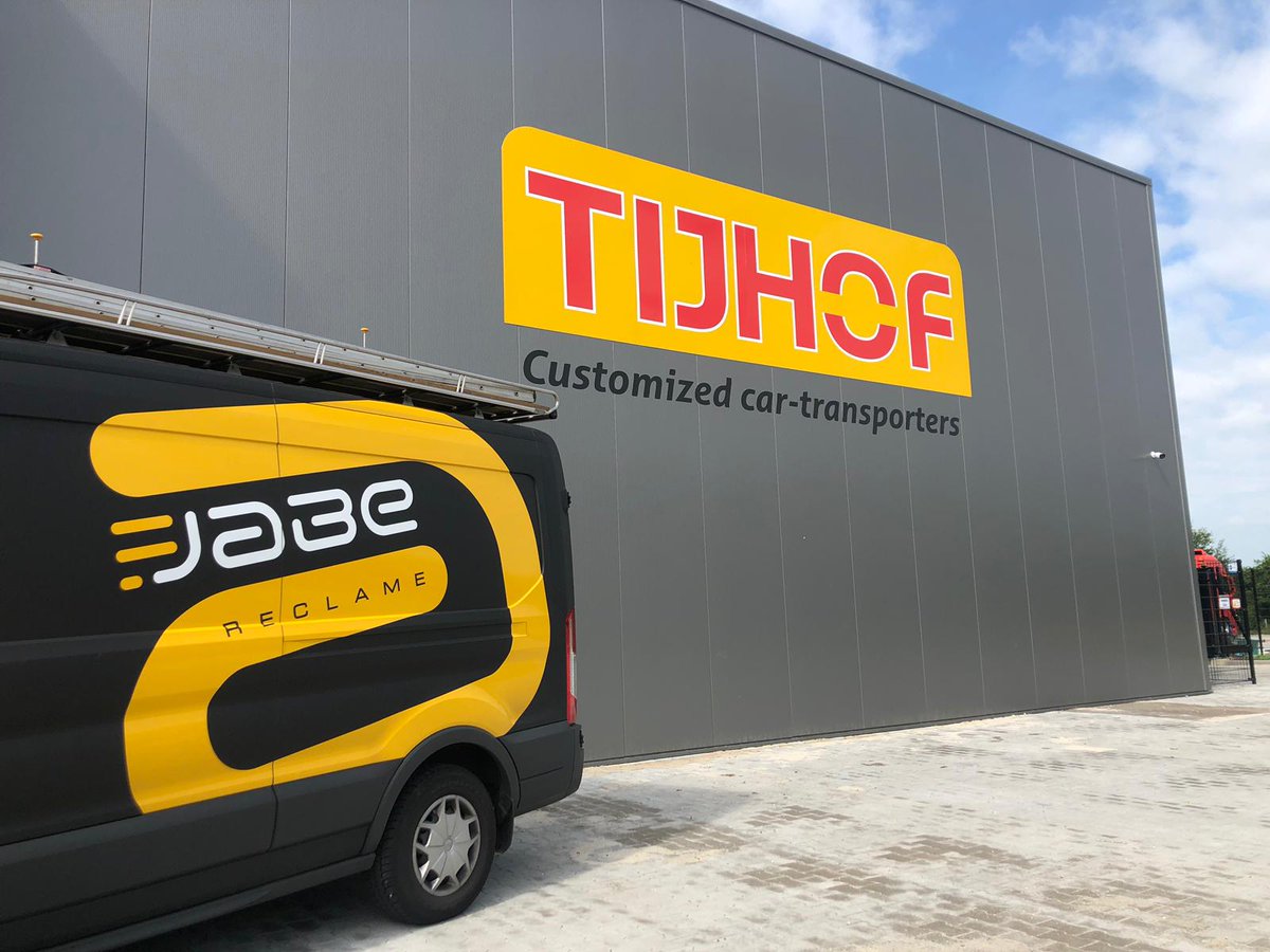 In de week van Jabe: Bulkwagen combinatie Zwienenberg Rijssen. Snelle klompen Red Bull 33. Gevelreclame en reclamezuil Tijhof Almelo.

#bulkwagen #klompen #redbull #33 #gevelreclame