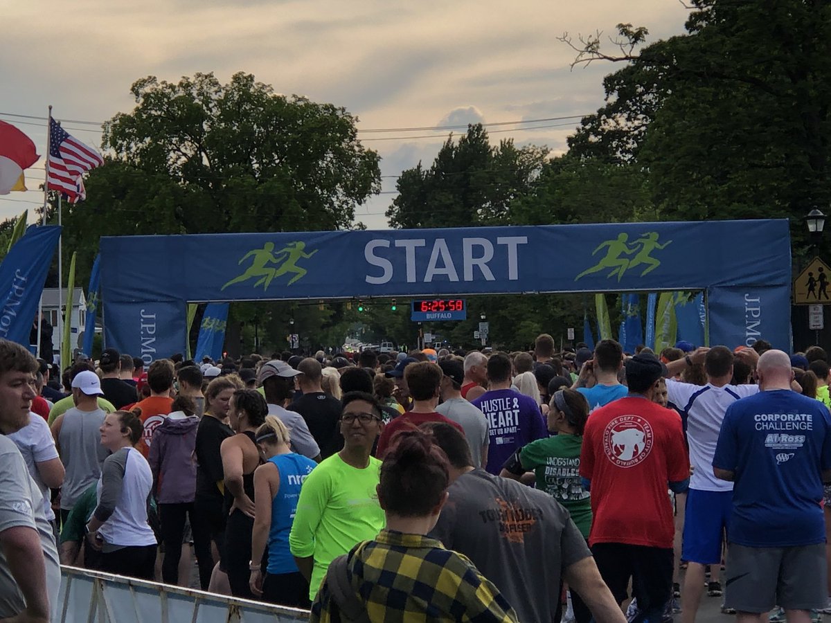 Amherst_Chamber's tweet image. Great night at the @jpmorgan #CorporateChallenge with several of our members, including @AAA_WCNY and @NovumMedical! Thanks to @AlRossSports and @Salvatoresbuff for your support! #race #tentparty #businessevent